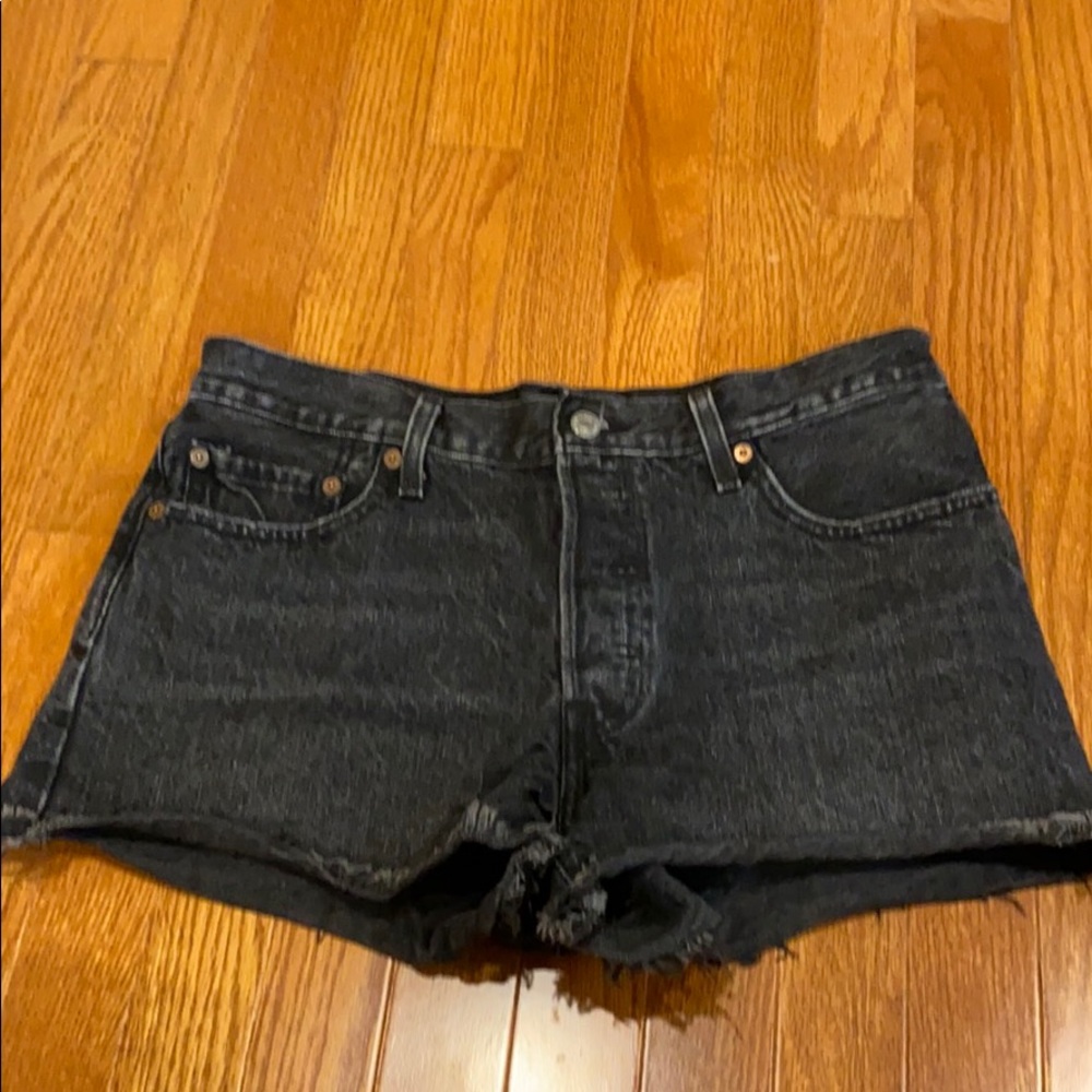 High waisted Levi black shorts